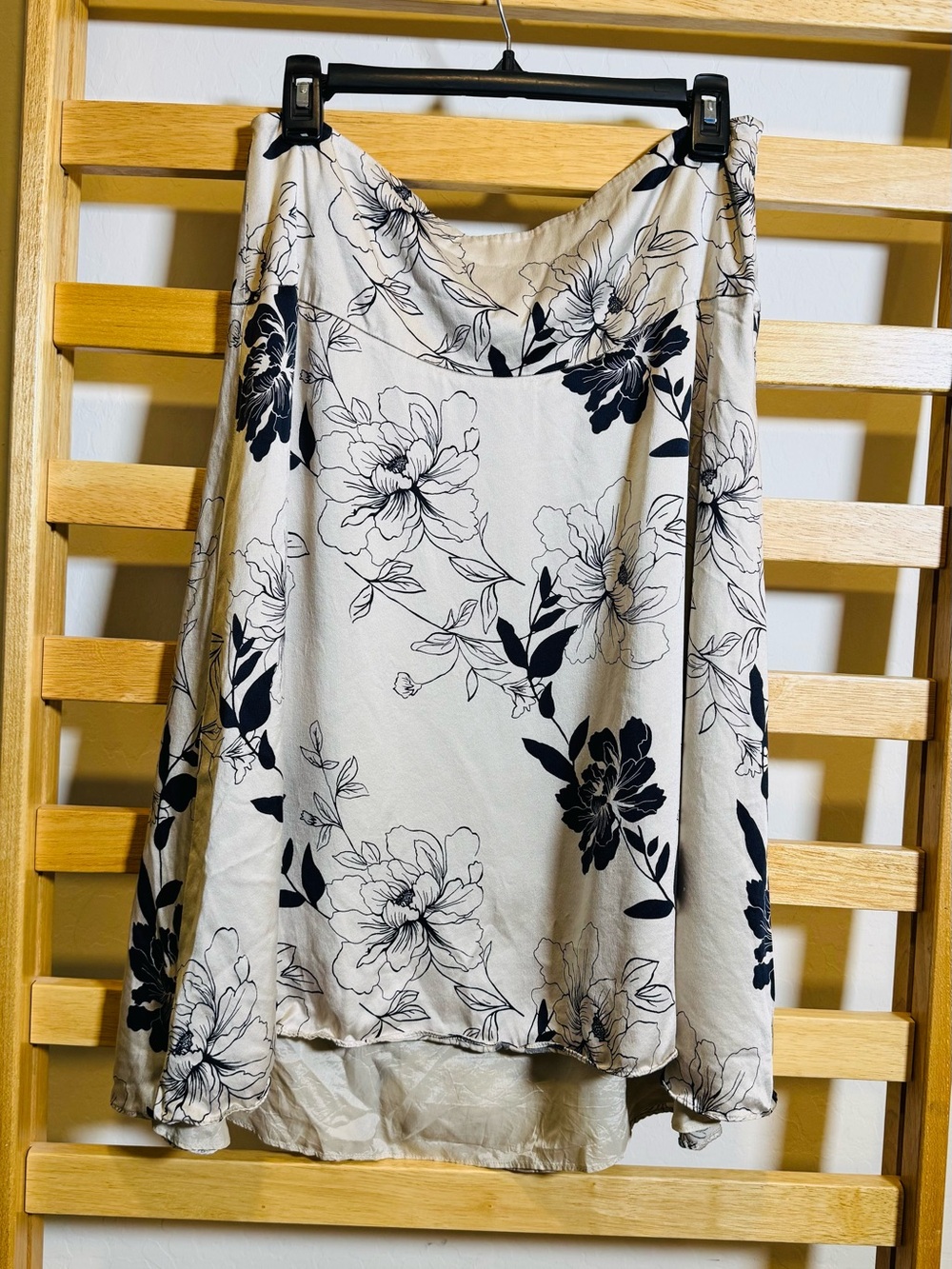 Banana Republic Beige and Black Floral skirt - size 12